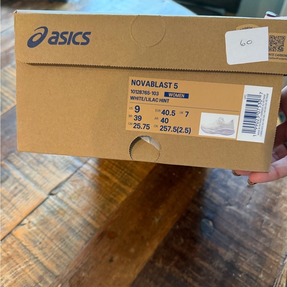 ASICS Women's Novablast 5 in white/lilac hint - Picture 5 of 11